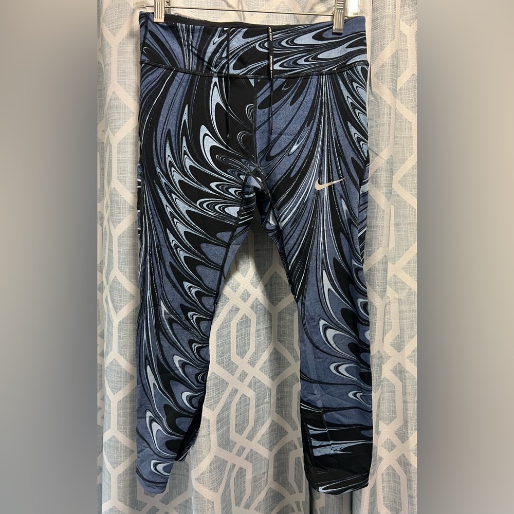 Nike Cropped Yoga Pants